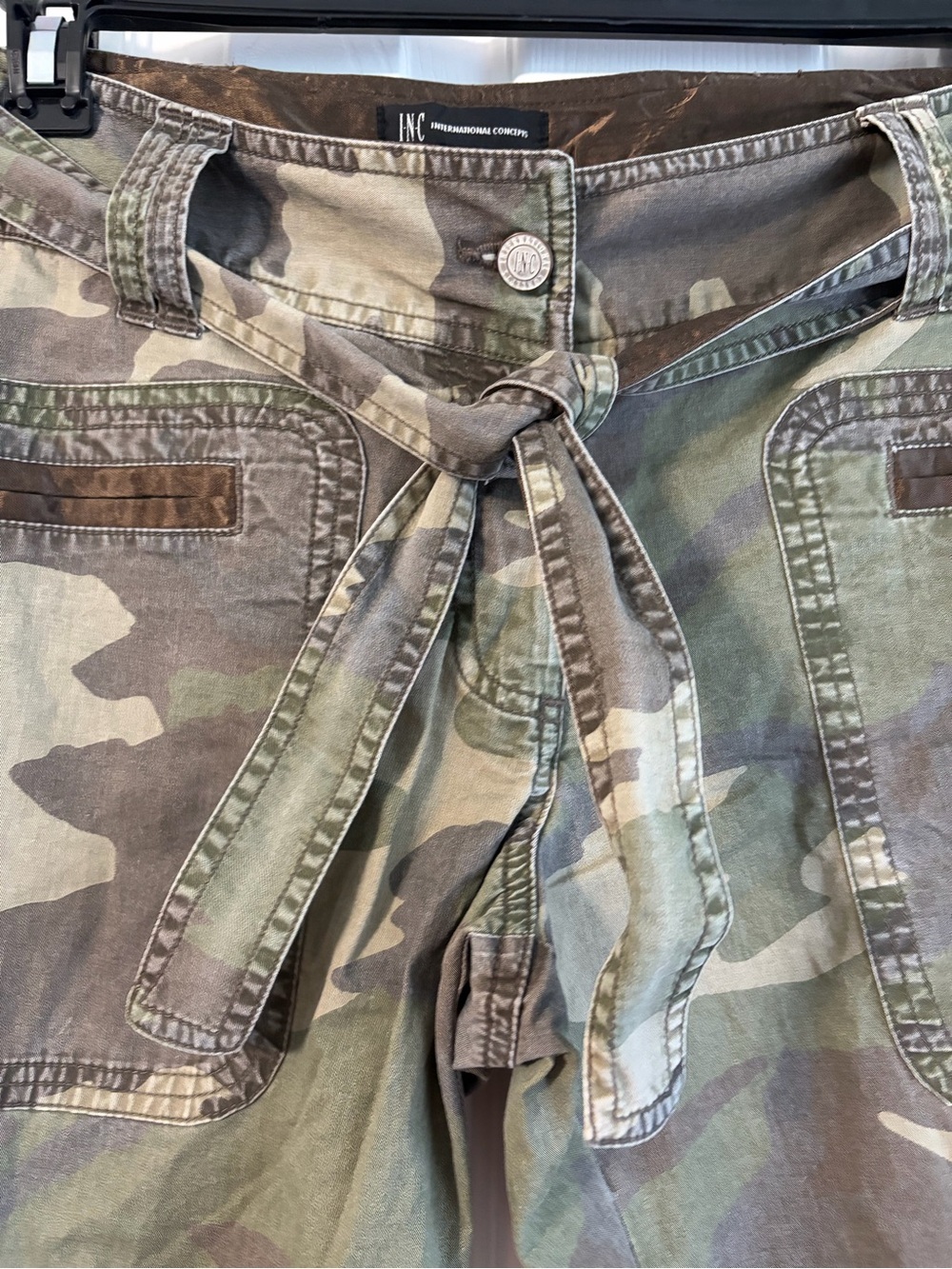 INC International Concepts Ladles Camo Tie-Waist Crop ankle pants— Green & Brown
